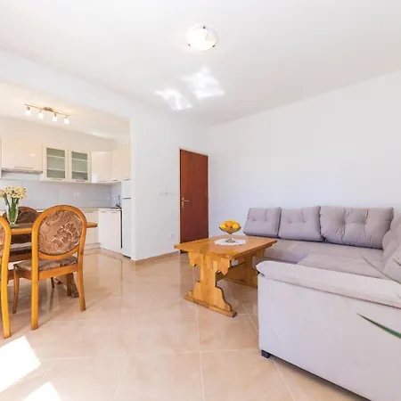 3 Bedroom Gorgeous In Kastel Gomilica * Kaštela