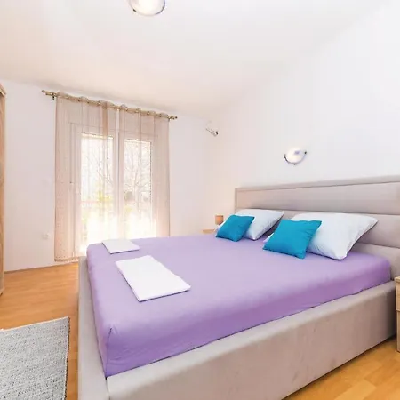 3 Bedroom Gorgeous In Kastel Gomilica Kaštela