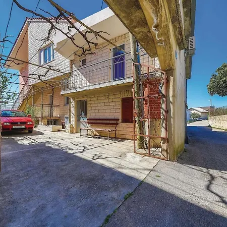 3 Bedroom Gorgeous In Kastel Gomilica